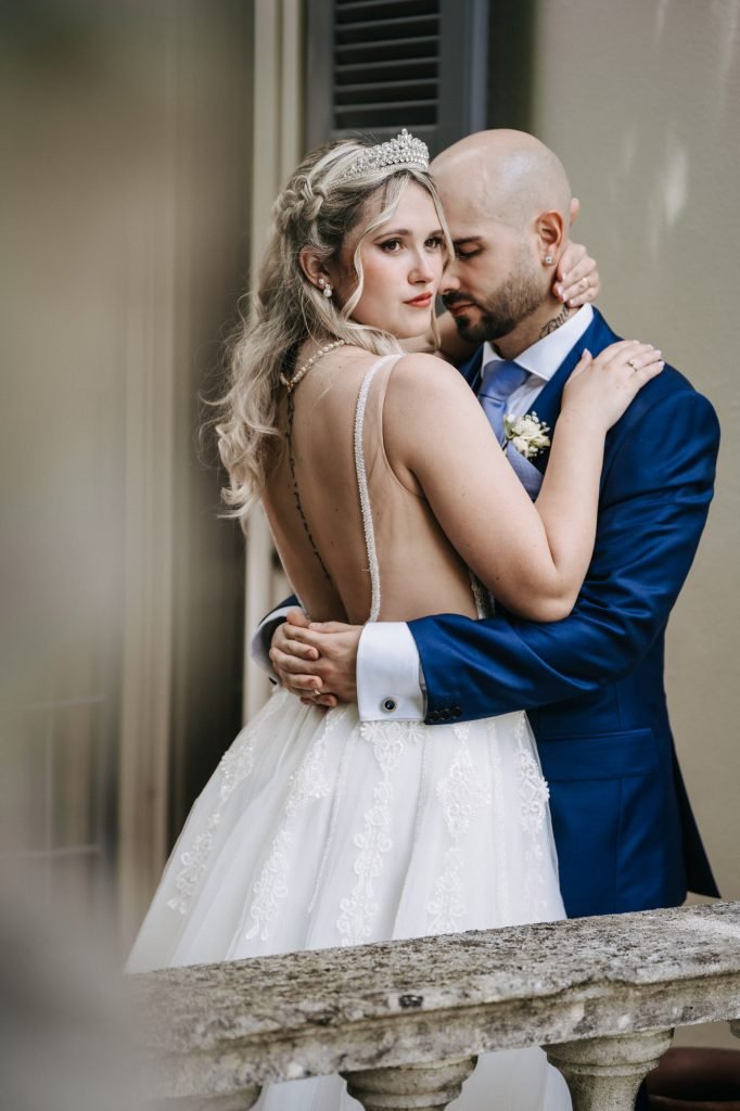 elegant and refined pose of a married couple